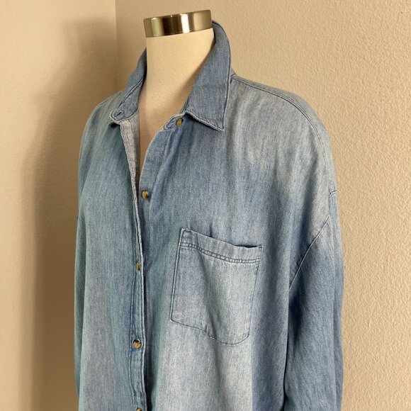 Old Navy Womens Plus 2X Boyfriend Shirt Chambray Button Up Top Oversized - Picture 2 of 11